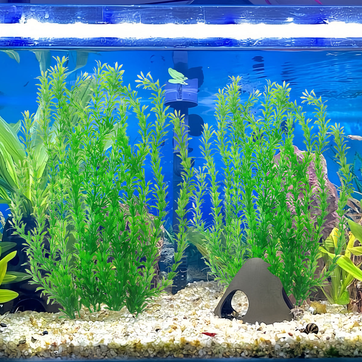 Aquarium Decor, Tall Aquarium Plastic Plants ,21 Inches Artificial Water Fake Plant Used for Fish Tank Decorations 2Pcs